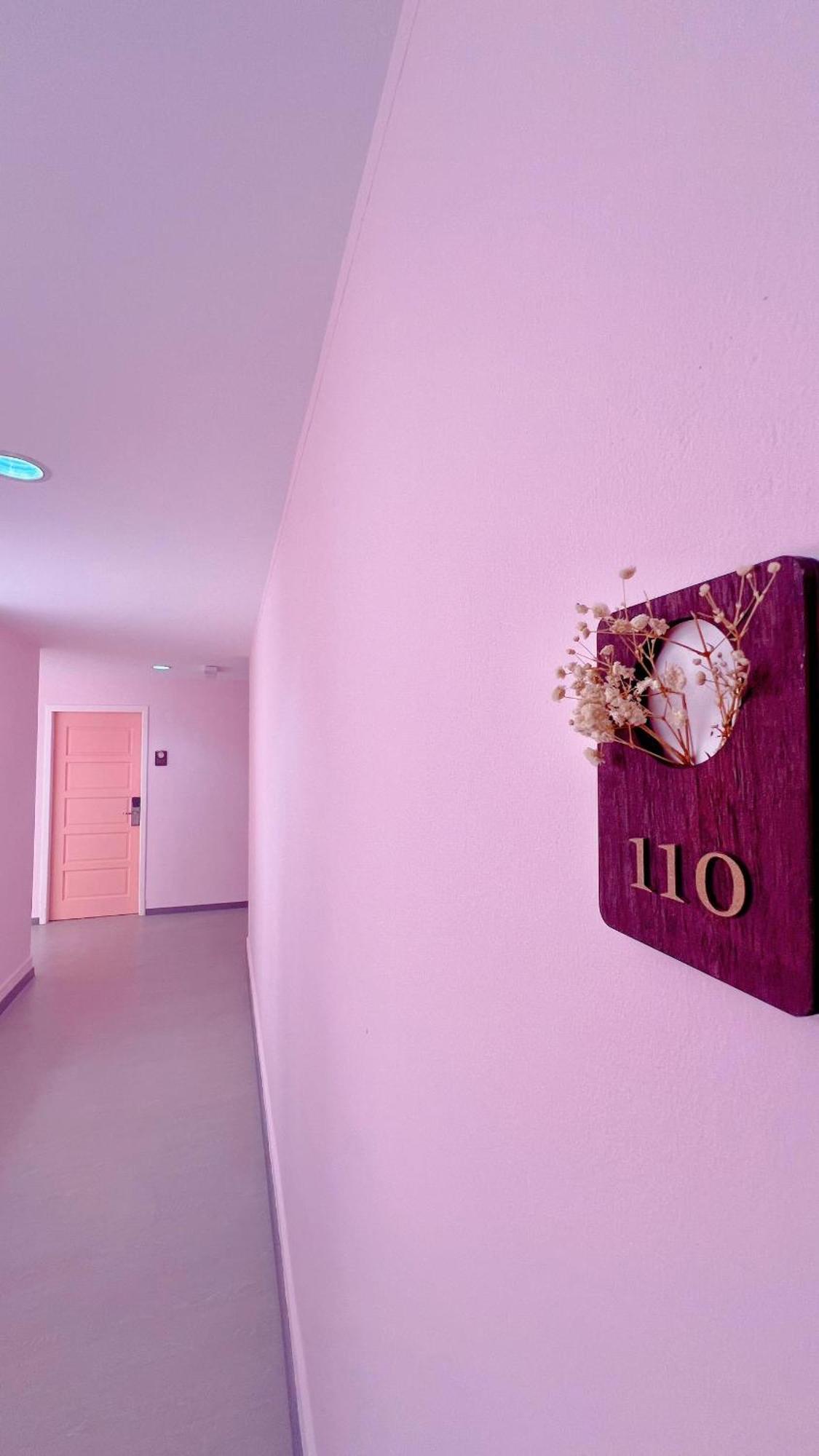 Pink Cabana Hotel George Town Extérieur photo
