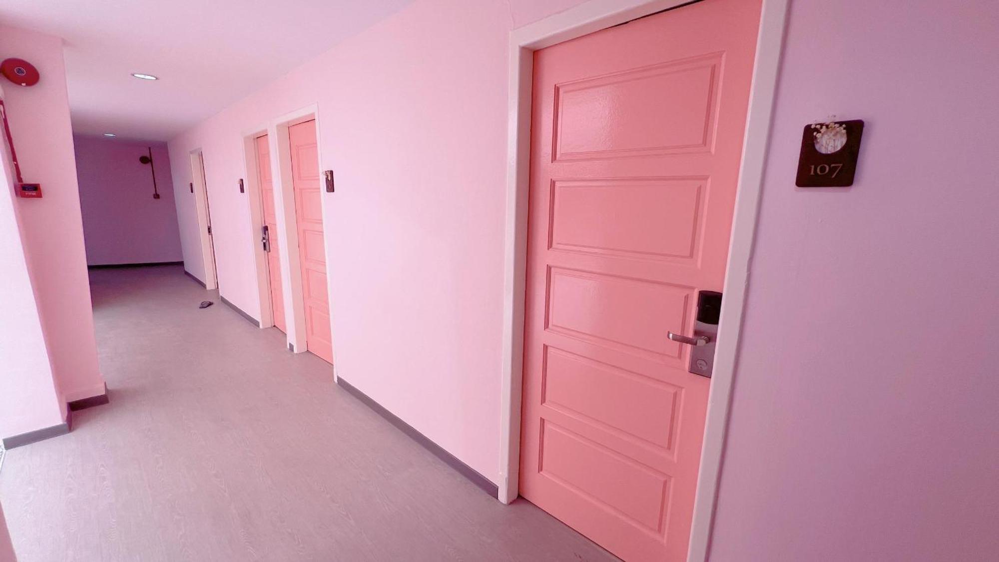 Pink Cabana Hotel George Town Extérieur photo