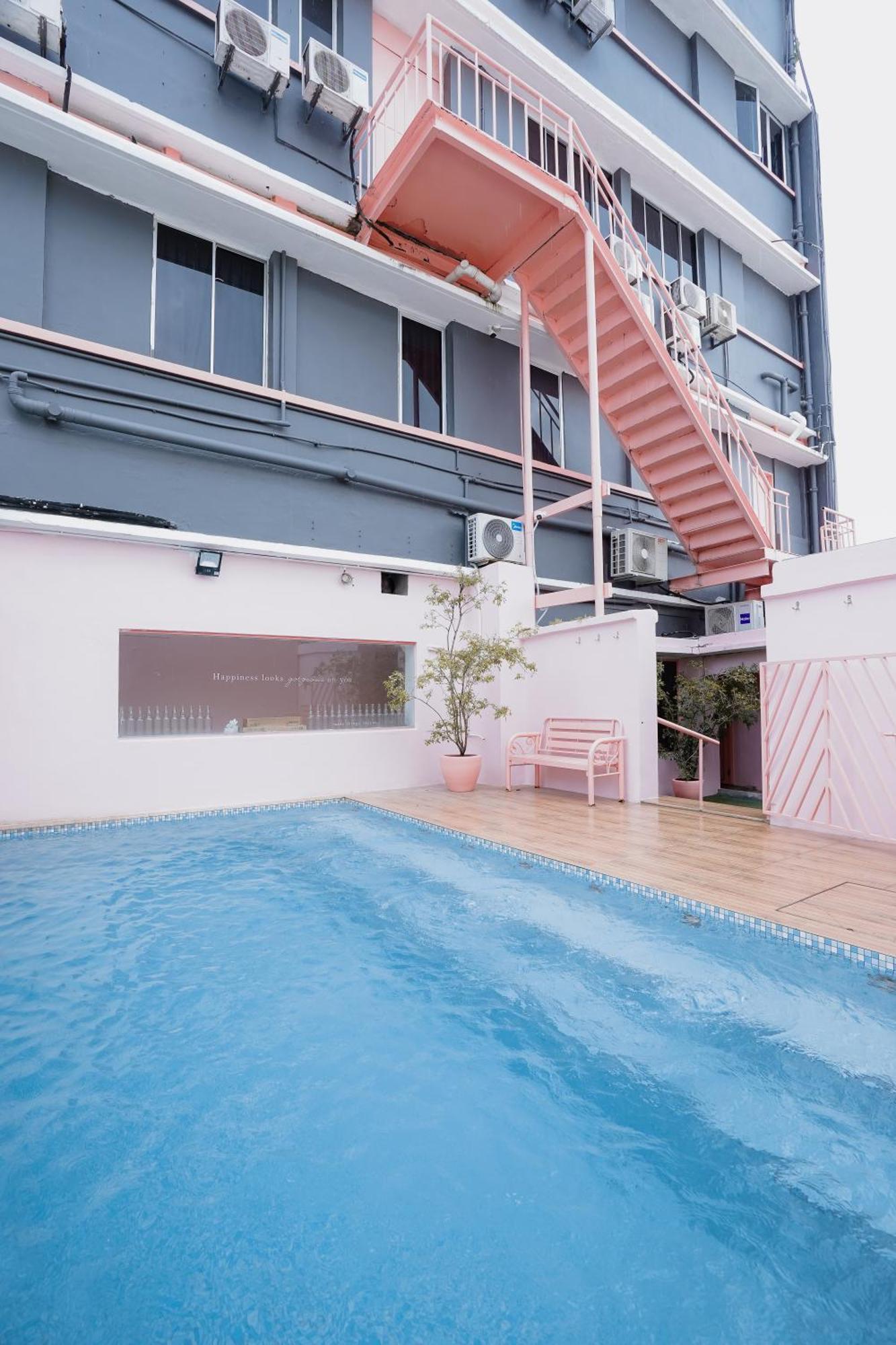 Pink Cabana Hotel George Town Extérieur photo