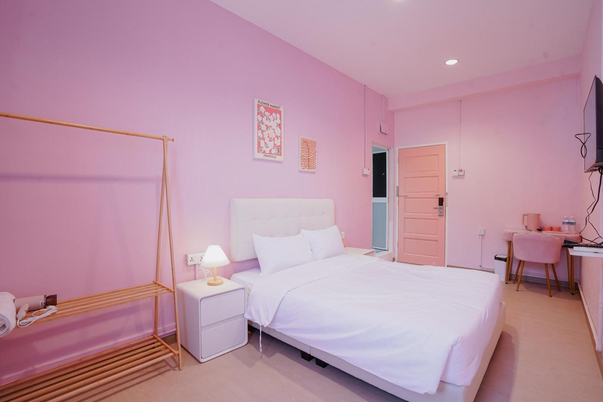 Pink Cabana Hotel George Town Extérieur photo